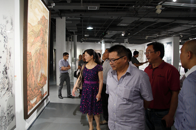 省文聯文藝創作研討會與會代表參觀“2014四川美術作品展”，探索藝術創作新趨勢